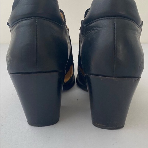 Fluevog Black and Crocodile Yellow Heeled Boots - Picture 6 of 8